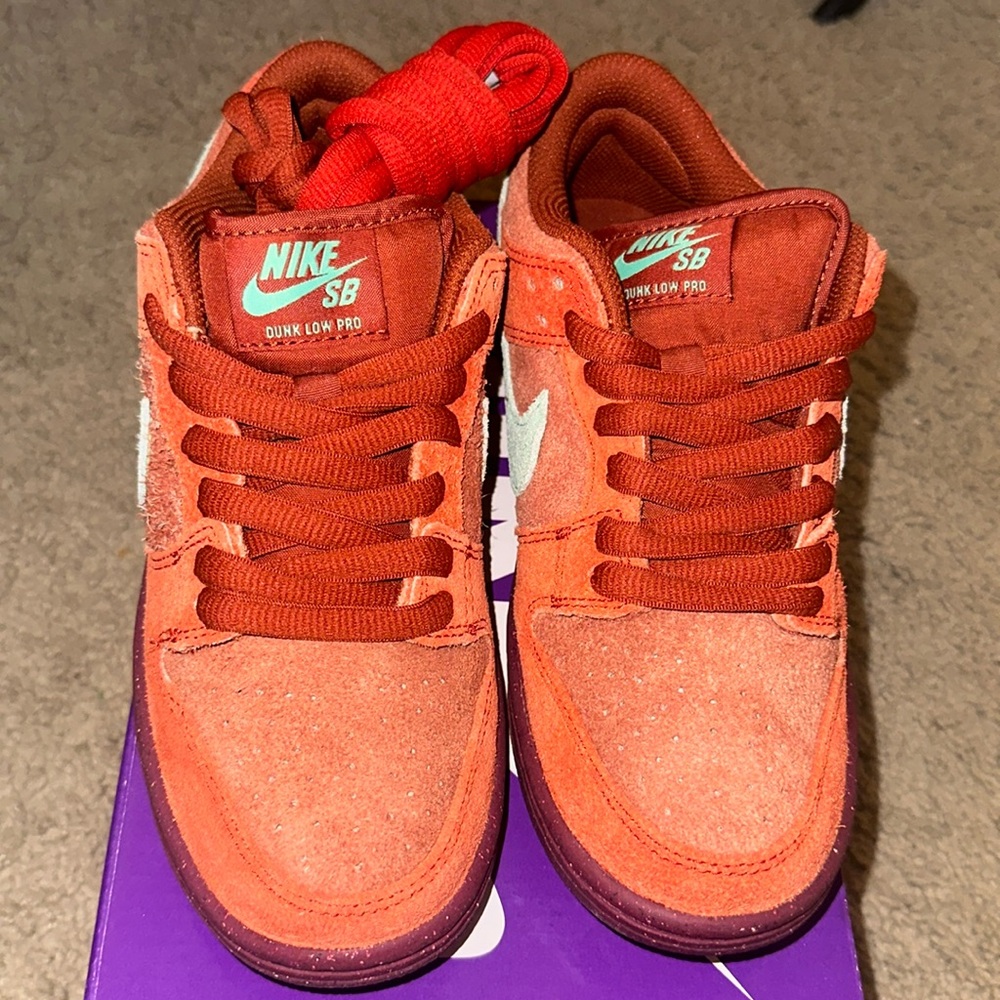nike sb dunk low pro prm mystic red